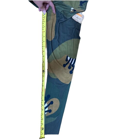 NWT BURTON Women’s Abstract Camouflage DRY-RIDE Quick Drying Leggings Small - Picture 11 of 11
